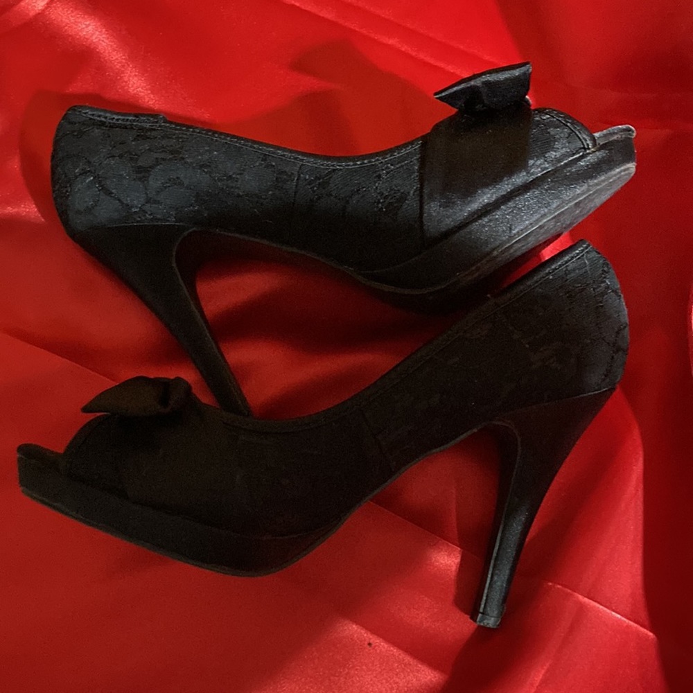 Black Peep Toe 5” Heels w/Bow Rue 21 etc. brand size L (8/9)